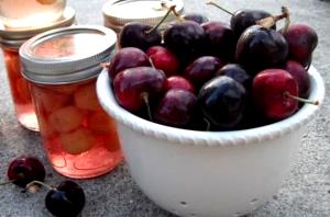 1 Fruit Sweet Cherries in Light Syrup (Cooked or Canned)