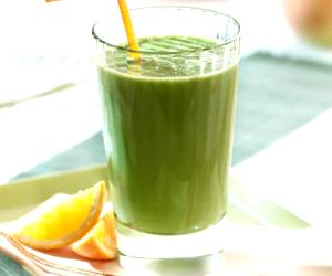 1 Glass Green Smoothie With Orange, Mango And Apple