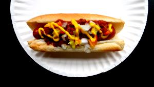 1 hot dog (170 g) Chili Dog