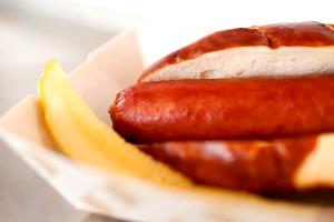 1 hot dog (171 g) Big Original Plain Hot Dog on a Pretzel Bun