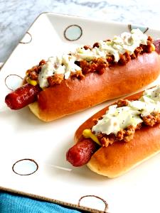 1 hot dog (289 g) Chili Hot Dog