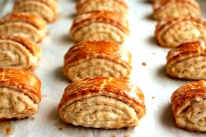 1 inch slice (2 oz) Gata Armenian Sweet Bread