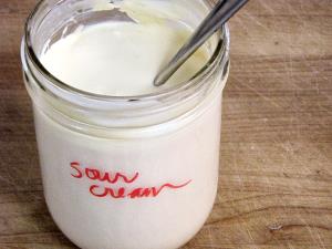 1 Individual Container Sour Cream (Sour Dressing, Nonbutterfat)
