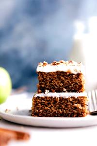 1 Individual Diet Applesauce Cake without Icing