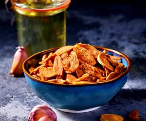 1 Jar Crispy Garlic Slices And Garlic Oil