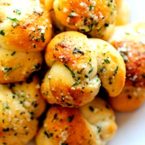 1 knot (35 g) Garlic Knots