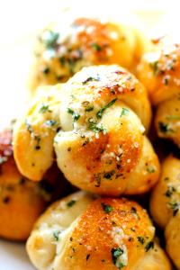 1 knot (38 g) Parmesan Garlic Knots