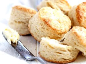 1 Large (2-1/2" Dia) Baking Powder or Buttermilk Biscuit (Home Recipe)