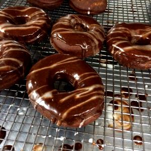 1 Large (approx 3-1/2" - 4" Dia) Chocolate Doughnut (Raised or Yeast)