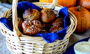 1 Large (approx 3-1/2" To 4" Dia) Rye Dinner Rolls