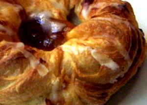1 Large (approx 7" Dia) Fruit Danish Pastry (Includes Apple, Cinnamon, Raisin, Lemon, Raspberry, Strawberry, Enriched)
