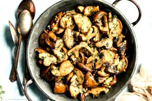 1 Large Cooked Mushrooms (from Frozen, Fat Added in Cooking)