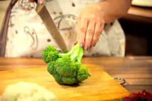 1 Large Head (6-7" Dia) Cooked Broccoflower