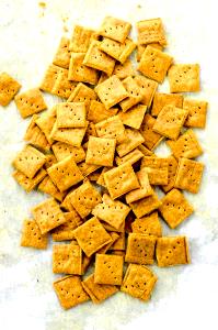 1 Large Rectangular Piece Or 2 Squares Or 4 Small Rectangular Pieces Serving Snack Cracker