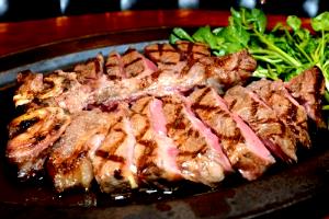 1 Lb Beef Chuck (Blade Roast, Trimmed to 1/8" Fat, Select Grade, Cooked, Braised)