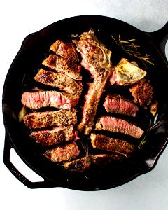 1 Lb Beef Porterhouse Steak (Trimmed to 1/4" Fat, Select Grade, Cooked, Broiled)