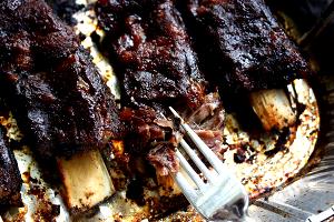 1 Lb Beef Ribs (Large End, Trimmed to 1/4" Fat, Cooked, Broiled)