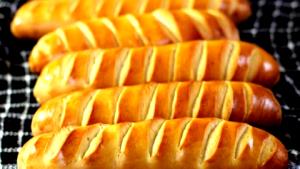 1 Loaf (14" Long) Toasted Whole What French or Vienna Bread (Home Recipe or Bakery)