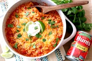 1 Meal (10 Oz) Chicken in Cheese Sauce with Spanish Rice