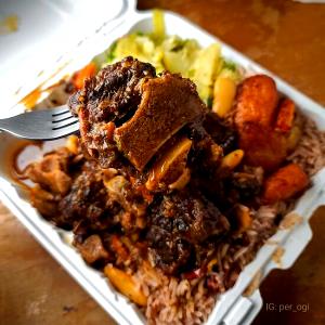 1 meal (241 g) Select Entrees Spicy Caribbean Chicken