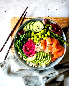 1 meal (265 g) Smoked Salmon Sushi Bowl