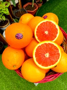 1 medium (154 g) Cara Cara the Power Orange