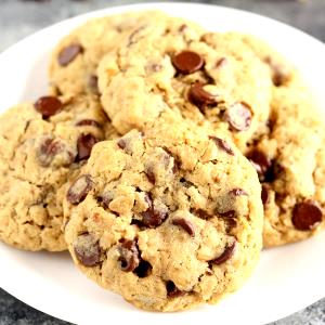 1 Medium (2-1/2" Dia) Oatmeal Cookie with Chocolate Chips