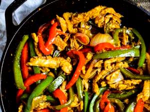 1 Medium (2-3/4" Long, 2-1/2" Dia) Cooked Green Peppers (Fat Added in Cooking)