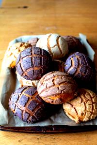 1 Medium (about 4-1/4" Dia) Mexican Sweet Roll Sugar Topping (Pan Dulce)
