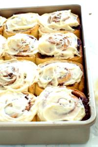1 Medium (approx 2" - 2-1/2" Square Or 2" - 2-1/2" Dia) Sweet Roll with Nuts