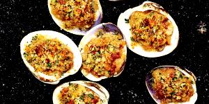 1 Medium Baked or Broiled Clams