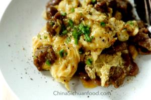 1 Medium Egg Omelet or Scrambled Egg with Beef