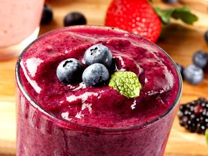 1 Medium Fruit Smoothies, Medium (Wildberry)