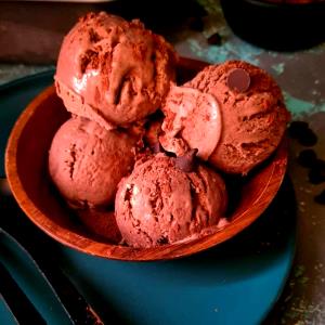 1 Medium Scoop/dip Fat Free Ice Cream (Flavors Other Than Chocolate)