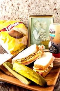 1 Medium Slice Bologna with Cheese