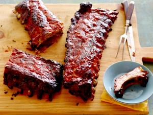 1 Medium (yield After Cooking, Bone Removed) Barbecued Pork Spareribs with Sauce