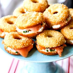 1 mini bagel Original Hors D