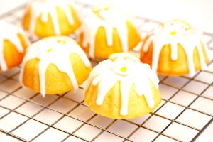 1 mini cake (142 g) Lemon Cake