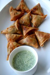 1 Miniature Samosa Pastry filled with Potatoes and Peas (Fried)