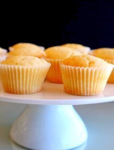 1 muffin (50 g) Puffies with Vanilla Creme Filling