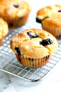 1 Muffin Blueberry Muffins (with Low Fat 2% Milk)