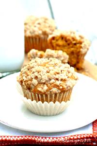 1 muffin Pumpkin Streusel Muffin