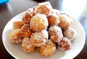 1 munchkin Cinnamon Cake Munchkin