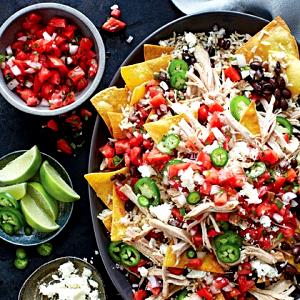 1 nacho (882 g) Savory Pork Carnitas Nachos