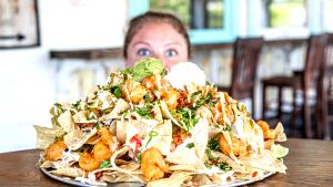 1 nacho (893 g) Charbroiled Mahi Mahi Nachos