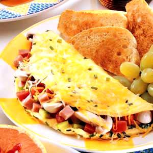 1 omelet (106 g) Deluxe Ham & Cheese Omelet