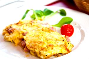 1 omelet (122 g) Ham & Cheese Omelets