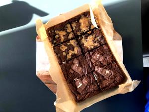 1 order (243 g) Chocolate Brownie Addiction