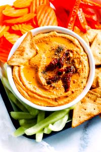 1 oz (28 g) Garlic Basil Tomato Hummus