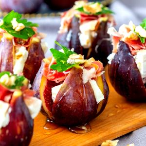 1 oz (28 g) Goat Cheese with Fig